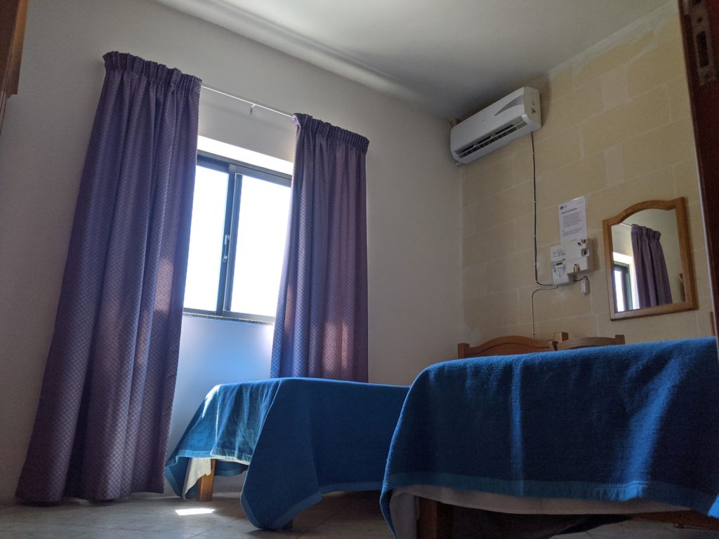 alloggio proprio accanto alla scuola di inglese GSE a St Julians Malta
